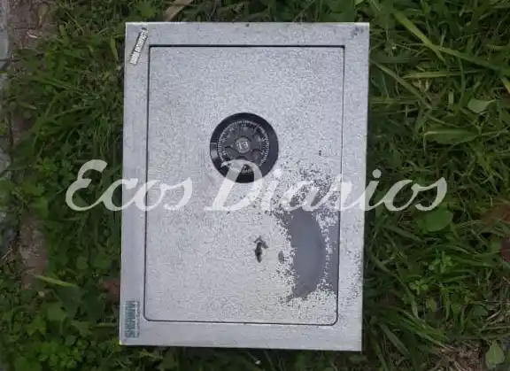 Hacen un boquete y roban la caja fuerte
