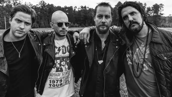 VINILOVERSUS también se presentará en Caracas