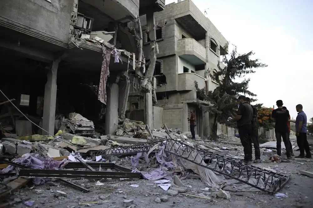 Diversos edificios fueron destruidos en un nuevo bombardeo israelí.