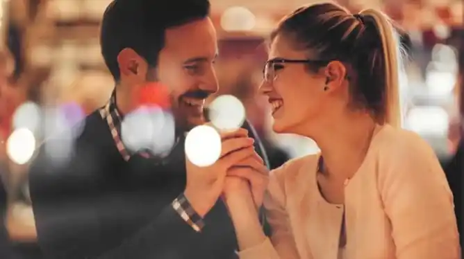 Los hombres se sienten atraídos pero amenazados frente a una mujer más inteligente