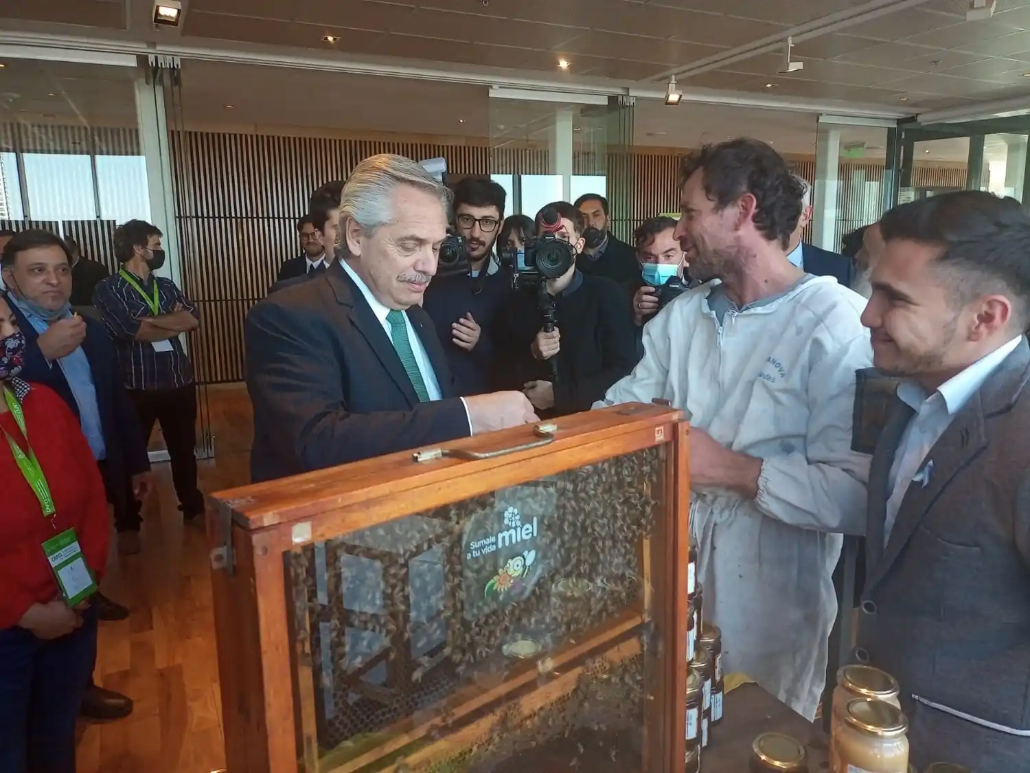 Así es la miel sampedrina que probó Alberto Fernández en el CCK