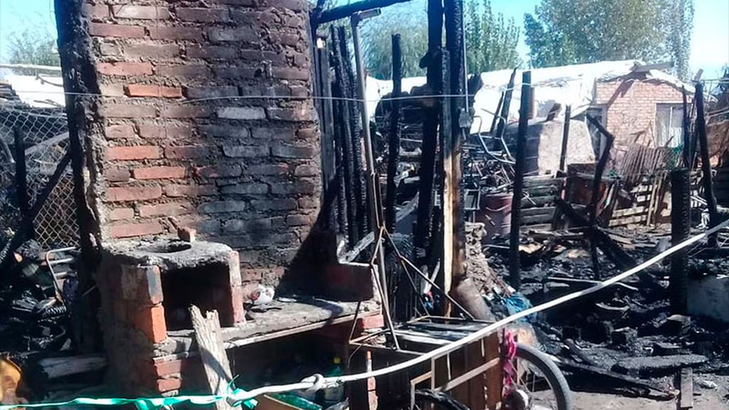 Tres hermanitos de 7, 9 y 13 años murieron en el incendio de su vivienda: revelaron sus identidades