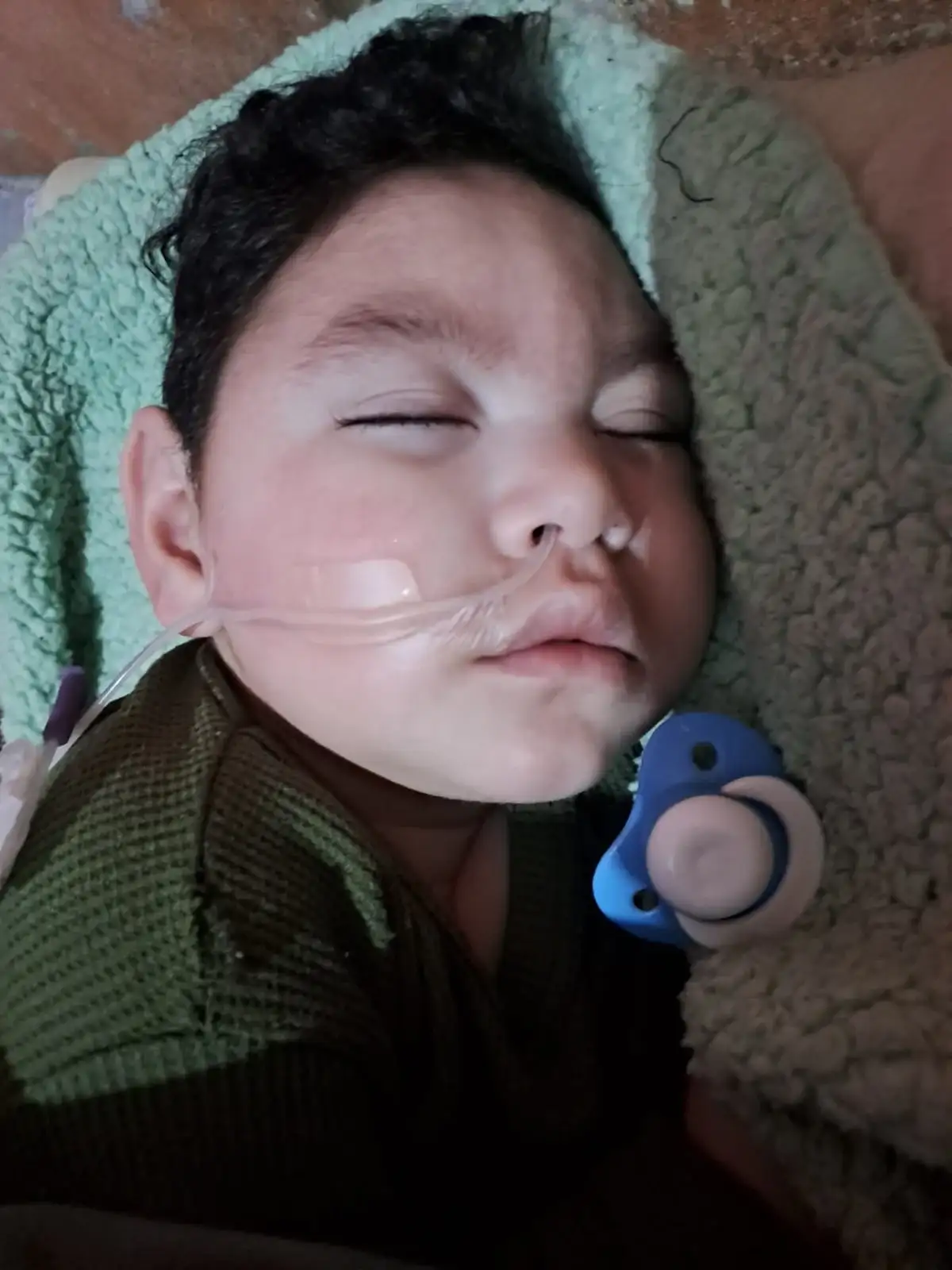 Caleb tiene 2 años, múltiples discapacidades y su familia pide ayuda para terminar una casa adaptada