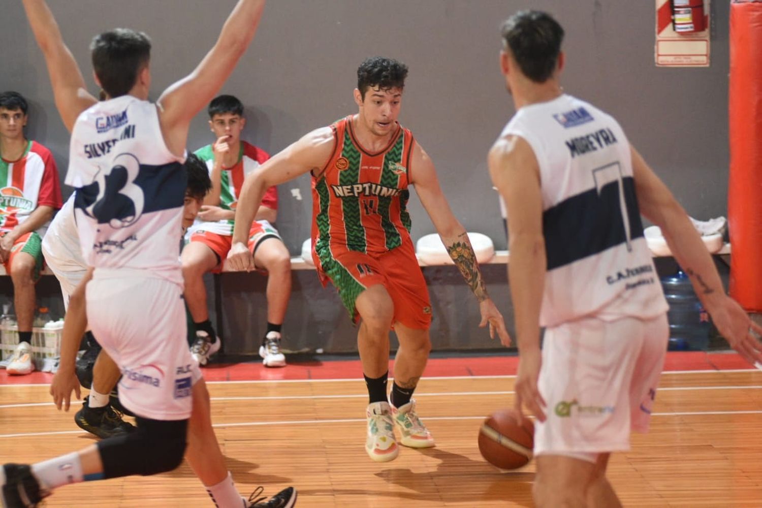Neptunia visita a Sionista en Paraná en un mano a mano para seguir en competencia