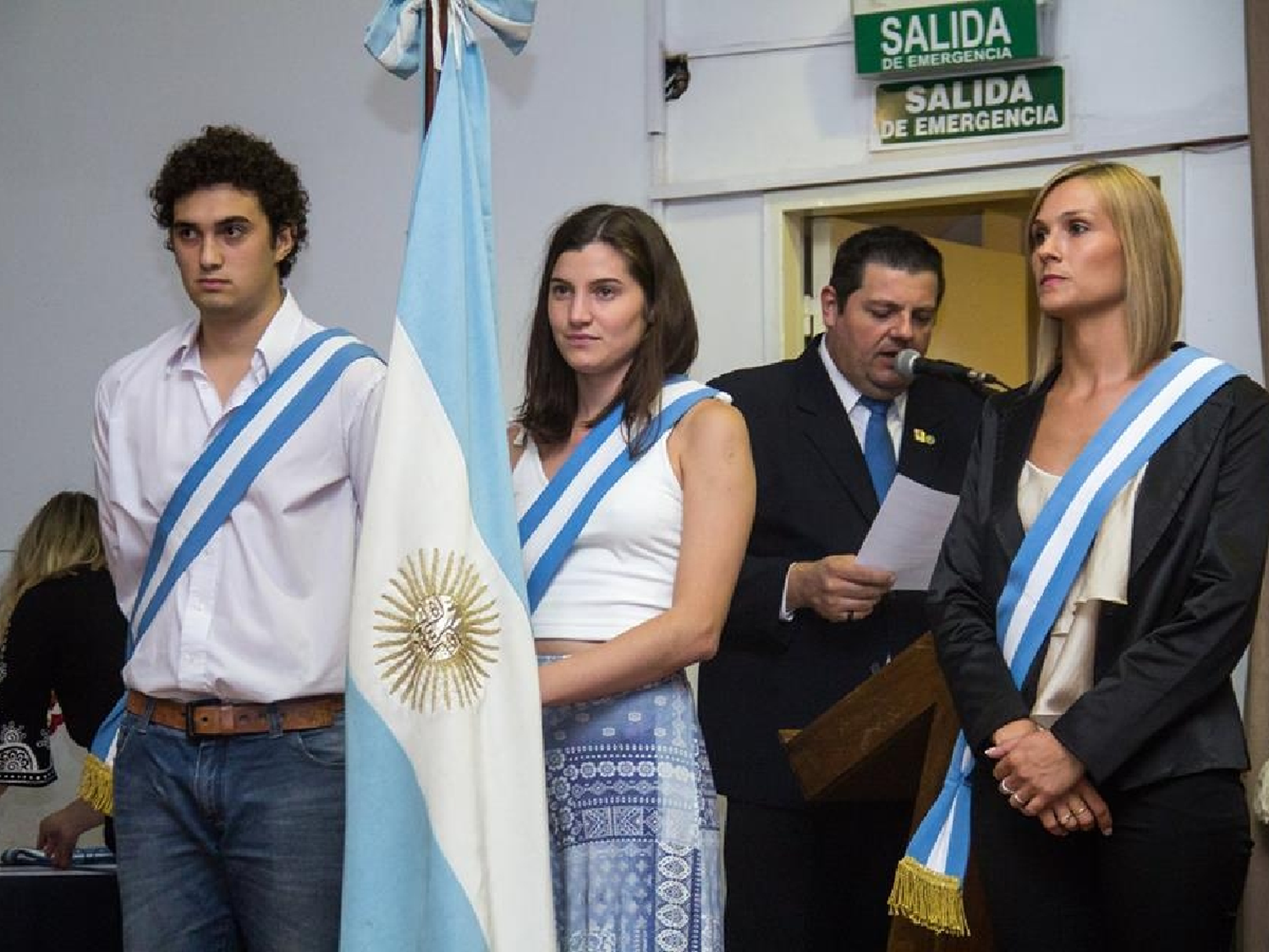 La primera escolta de la bandera  mayor de la Universidad de  Villa María es una alumna del Cusf  