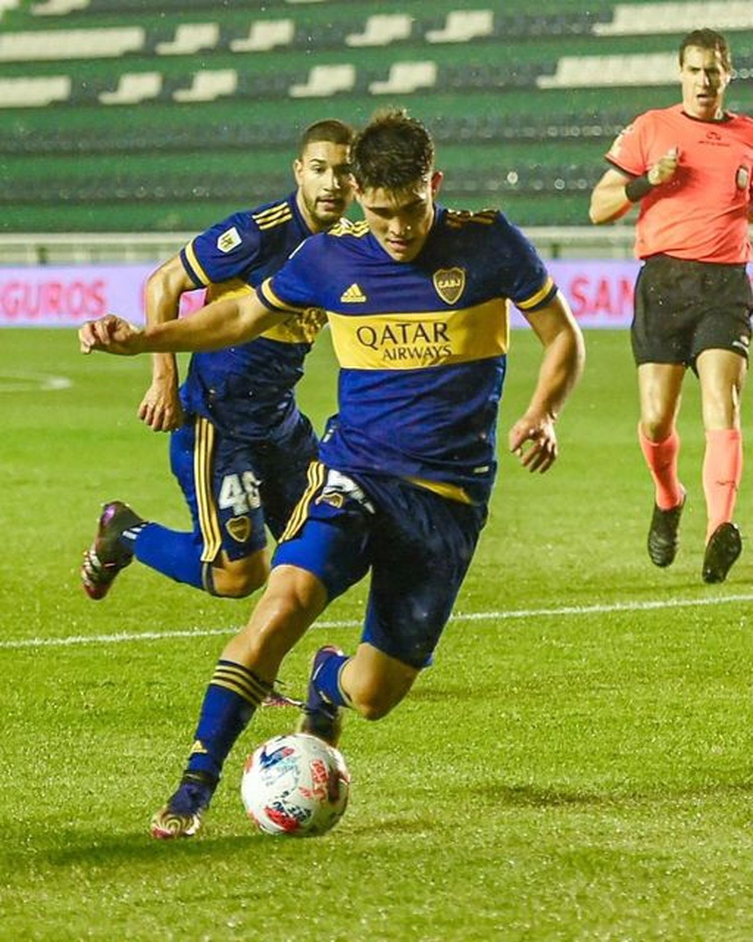 Vicente Taborda la rompió en su debut en la primera de Boca