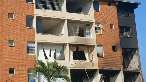 Alarma en Barcelona por explosión en una residencia: INCENDIO CONTROLADO Y UNA PERSONA HERIDA (+Video)