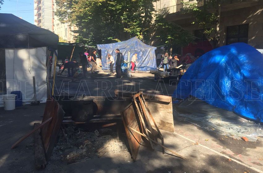 Acampe: no hubo acuerdo y volvieron a cortar el centro
