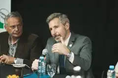 El gobernador afirmó que su gestión finalizará las obras nacionales discontinuadas