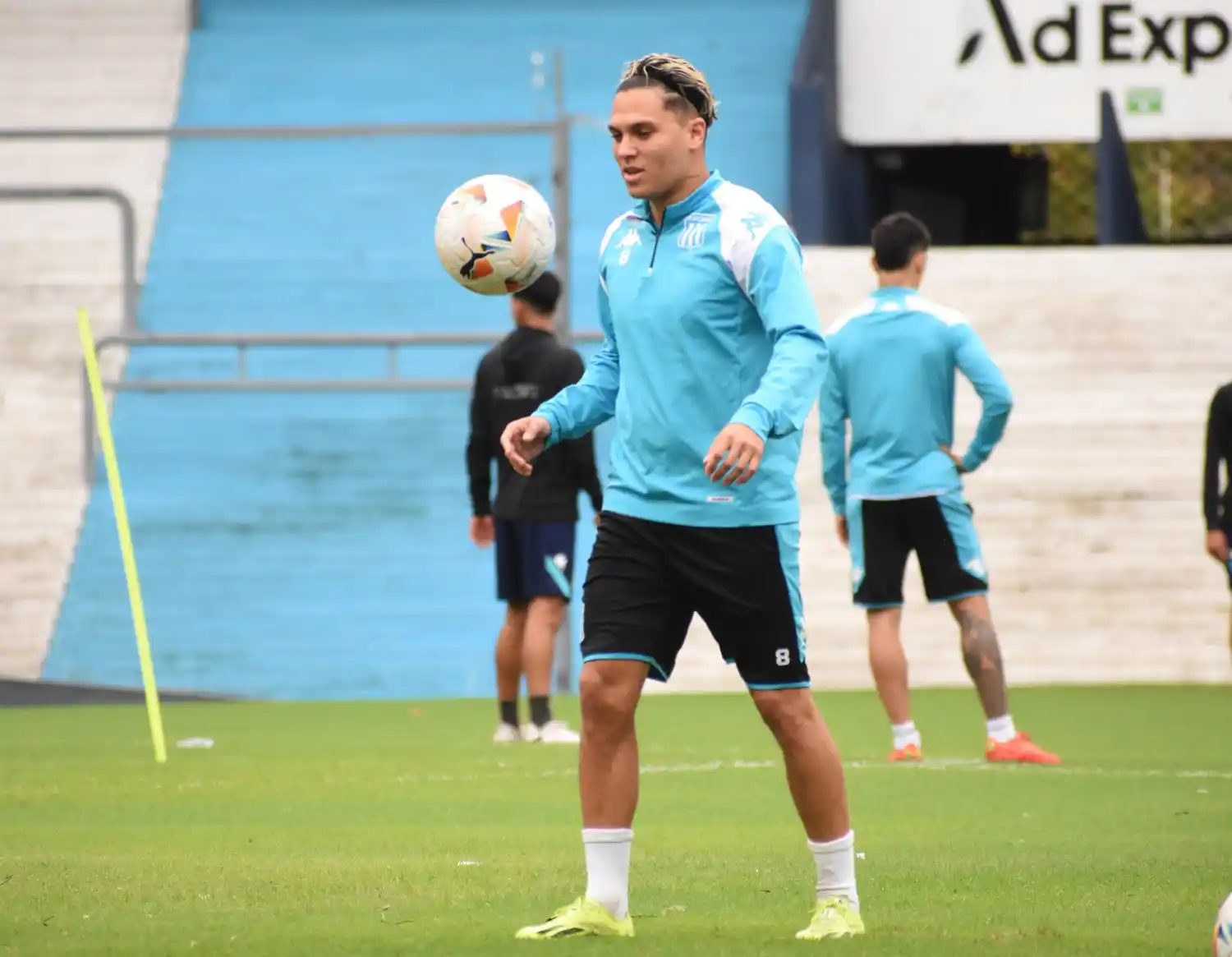 Quintero se entrenó con el plantel antes de viajar a Chile.
