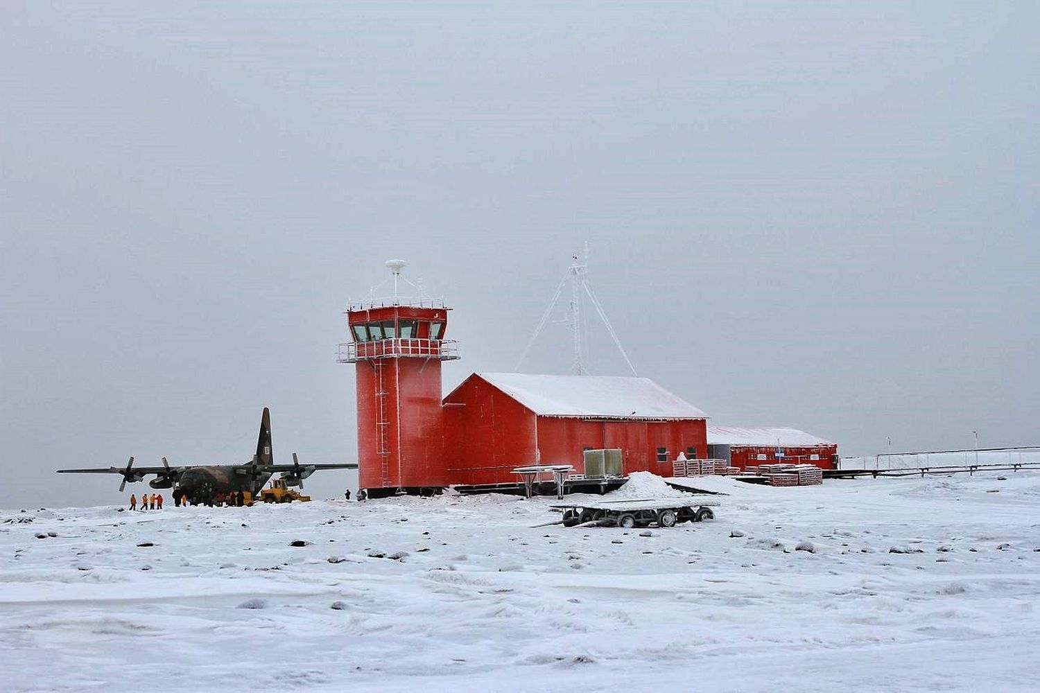 First ADS-B Station Installed in Antarctica for Live Flight Tracking at Marambio Base