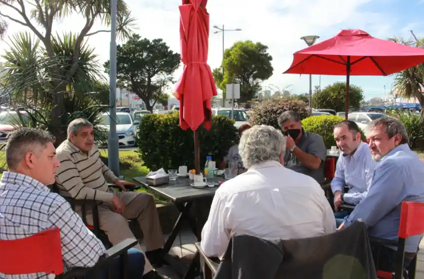 Roberto Costa: "Este gobernador no sé si le queda grande la provincia o es muy chiquito"