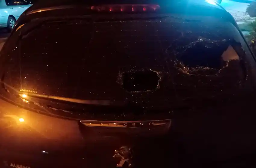 "Te voy a matar", y le rompió el auto con el matafuegos: eran cuñados