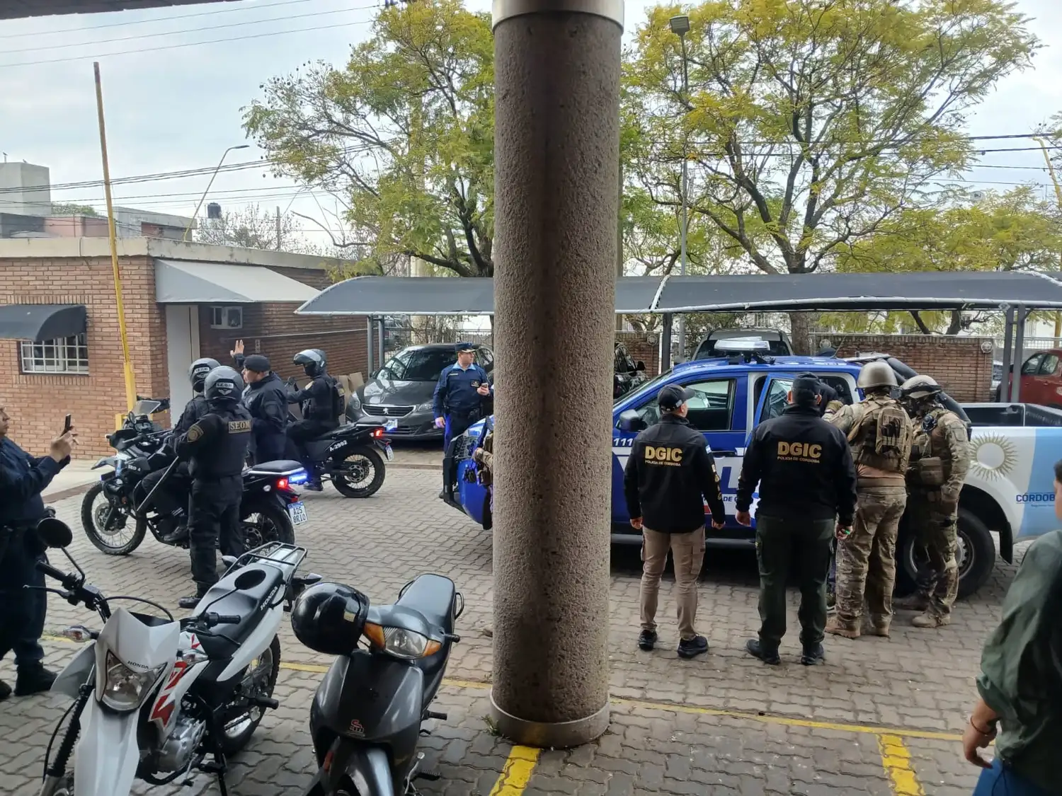 Guevara era retirado de Tribunales con fuerte custodia policial.