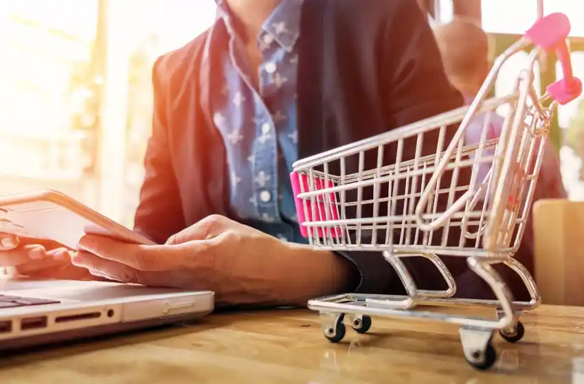 Una mujer gasta en su vida el equivalente a un monoambiente en el centro de Rosario