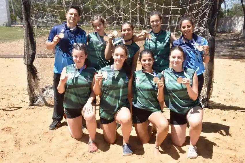 Pozo del Tigre y Formosa
ganaron el hándbol playa