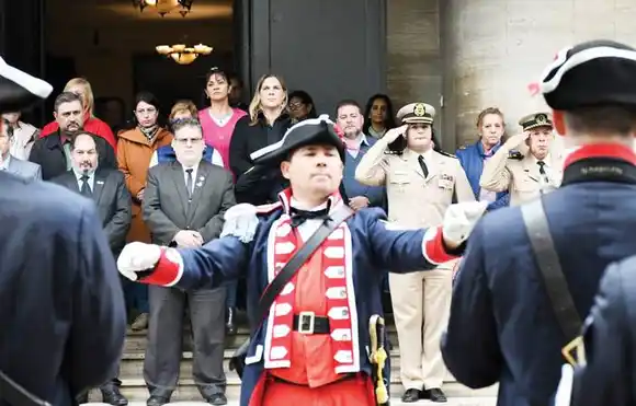 La Banda del Regimiento 6  interpretó la canción patria  en La Peatonal del Bicentenario