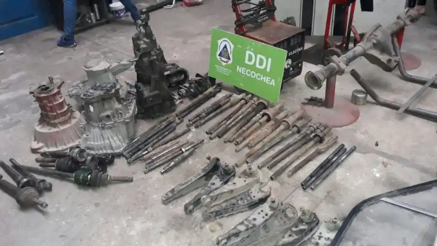 Hallaron más de 200 autopartes en un desarmadero