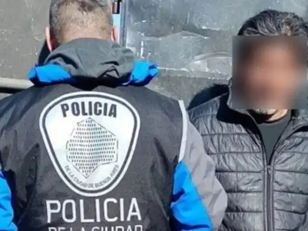 Detuvieron a un prófugo por homicidio cuando intentaba entrar a la cancha de Barracas Central