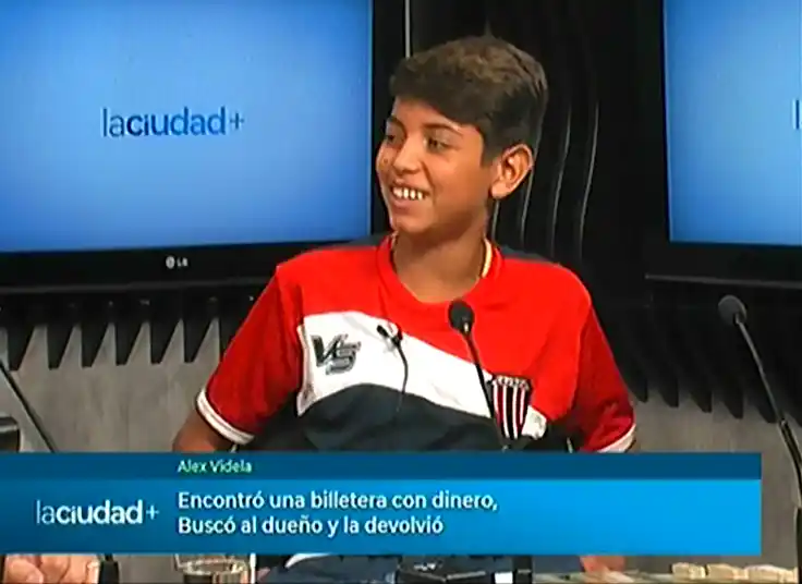 Un niño encontró una billetera con dinero, localizó a su dueño y la devolvió 