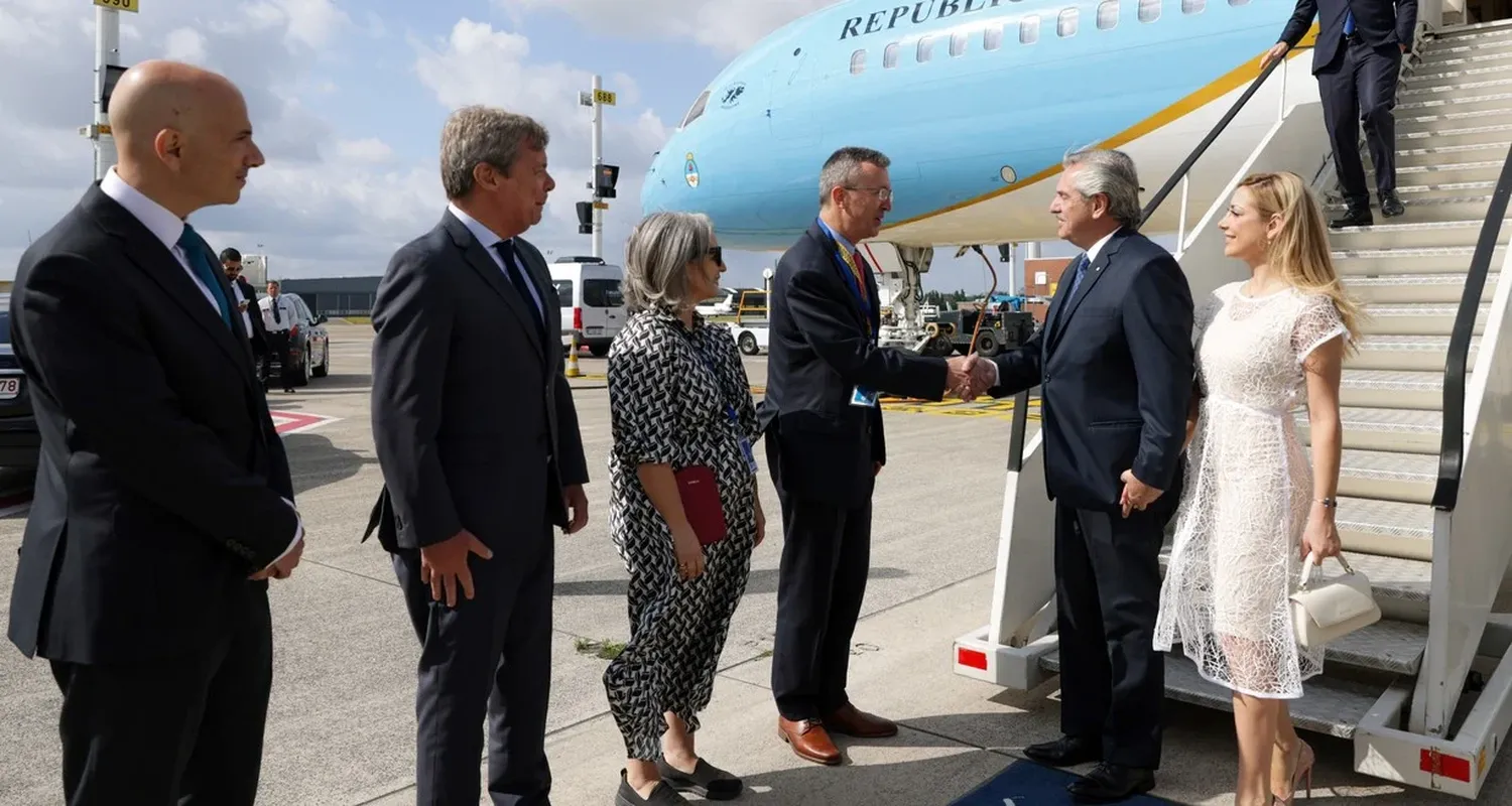 Alberto Fernández llegó a Bélgica para la cumbre de Unión Europea y Celac