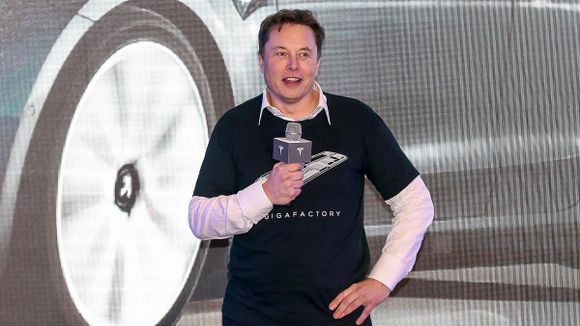 Elon Musk recorrió Auschwitz y reconoció como un error un posteo contra los judíos