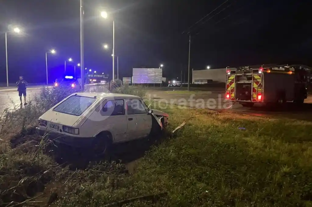 Un conductor perdió el control de su vehículo en Ruta Nacional 19 por un banco de agua