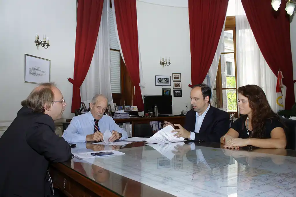 El Municipio firmó un convenio de préstamo para compra de maquinarias