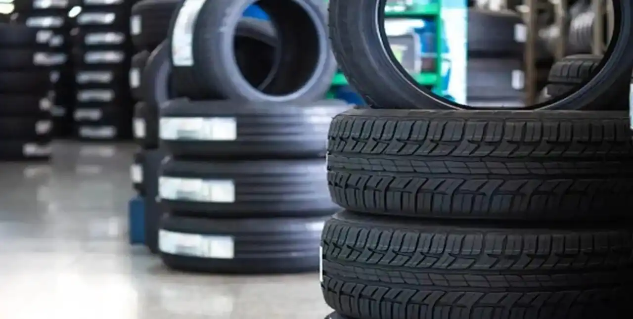 Insólito: alquilan neumáticos para zafar en la verificación técnica