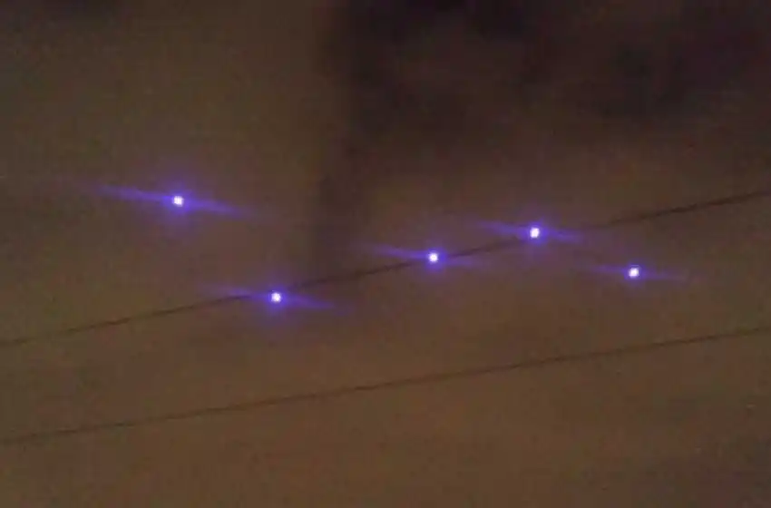 Ahora no es el ruido, son las luces: vecinos reportaron que aparecieron figuras extrañas en el cielo