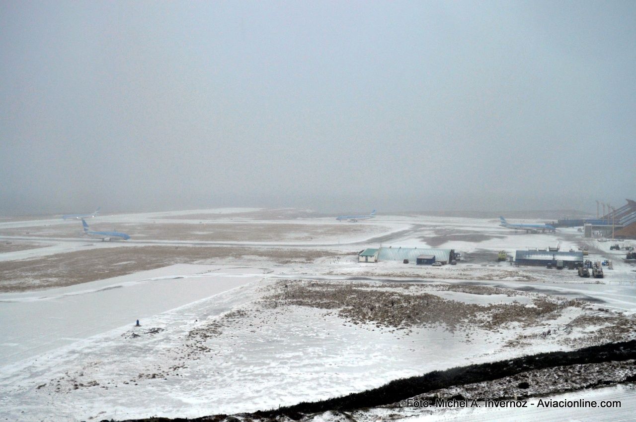 [Fotogalería] Los desafíos de la operación invernal en el aeropuerto de Ushuaia