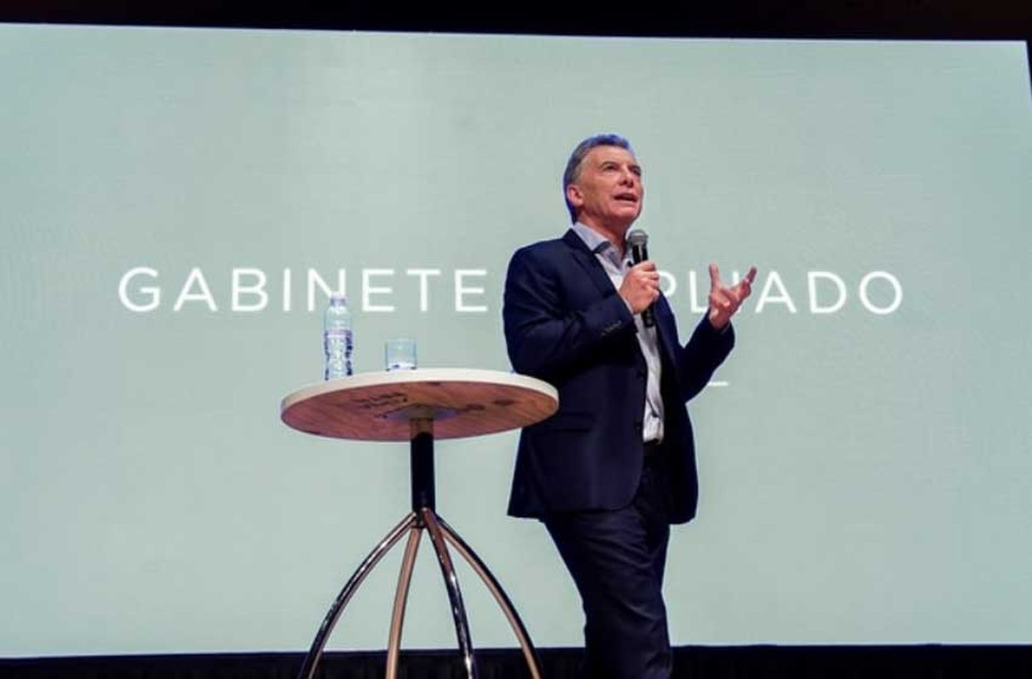 Mauricio Macri, en la reunión de gabinete ampliado: “Hay gato para rato”