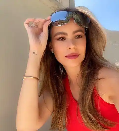 Sofía Vergara llora en cámara al recordar a su hermano