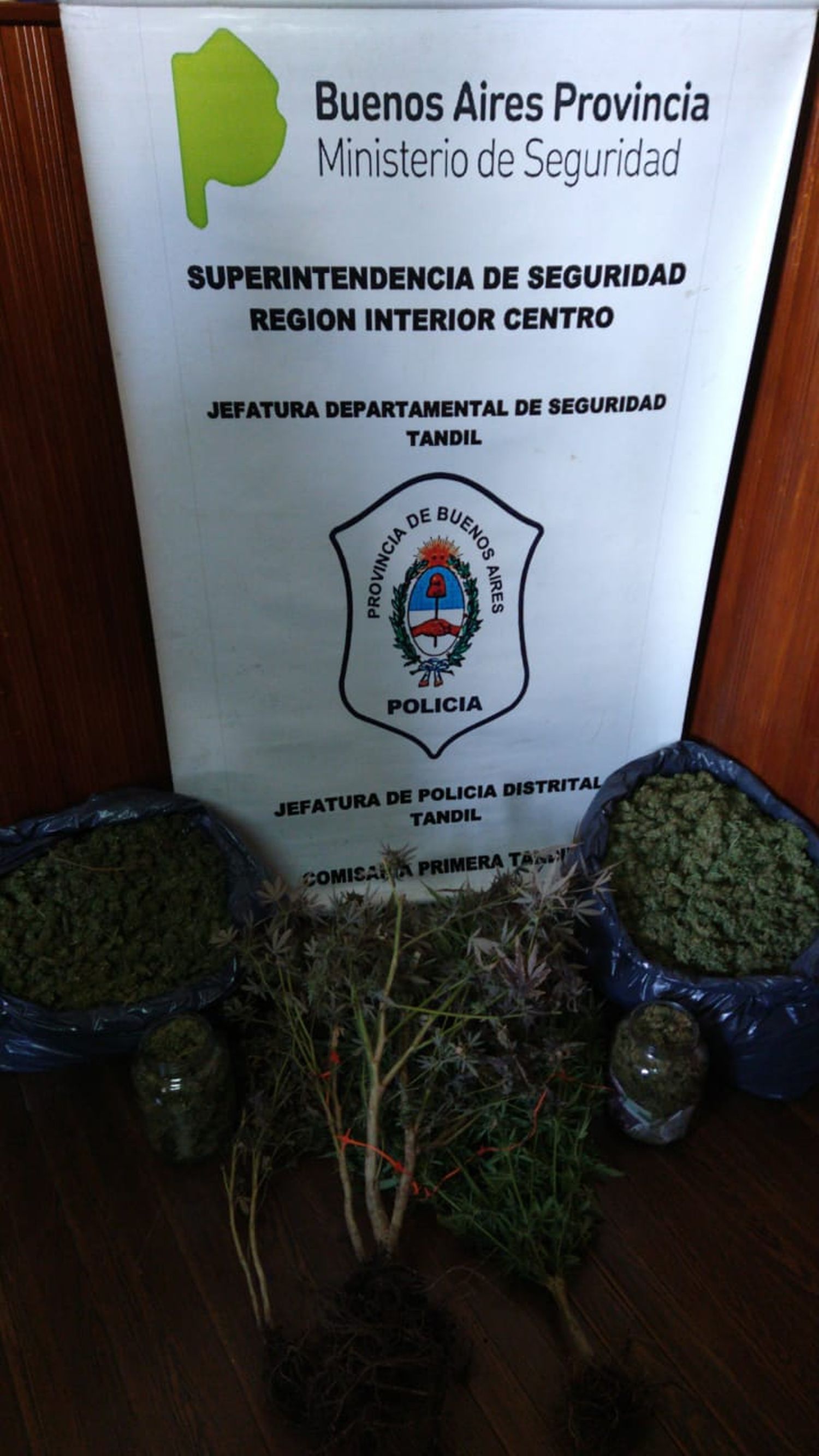 Allanaron domicilios por un robo y encontraron más de tres kilos de marihuana