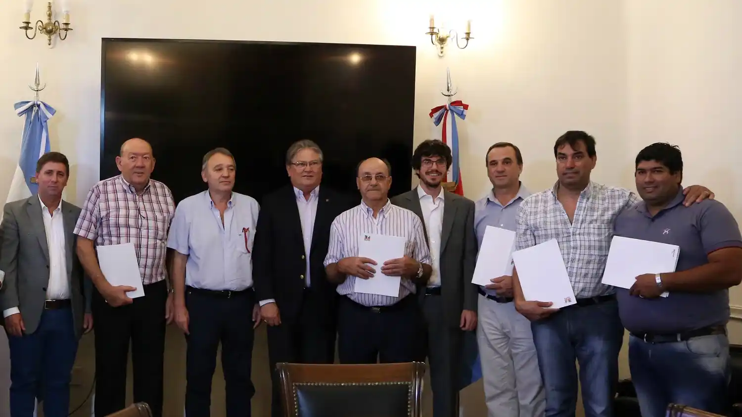 La provincia entregó fondos para obras en Las Colonias