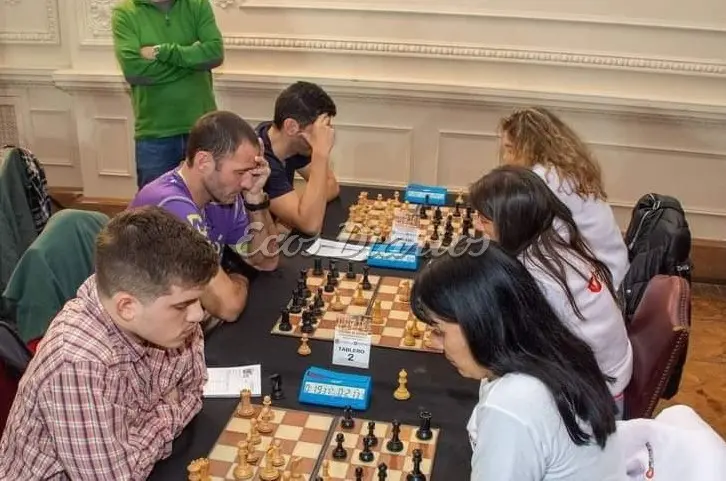 En plena partida. Facundo Foss Osma, Pablo Bagalá y Alejandro Traversa