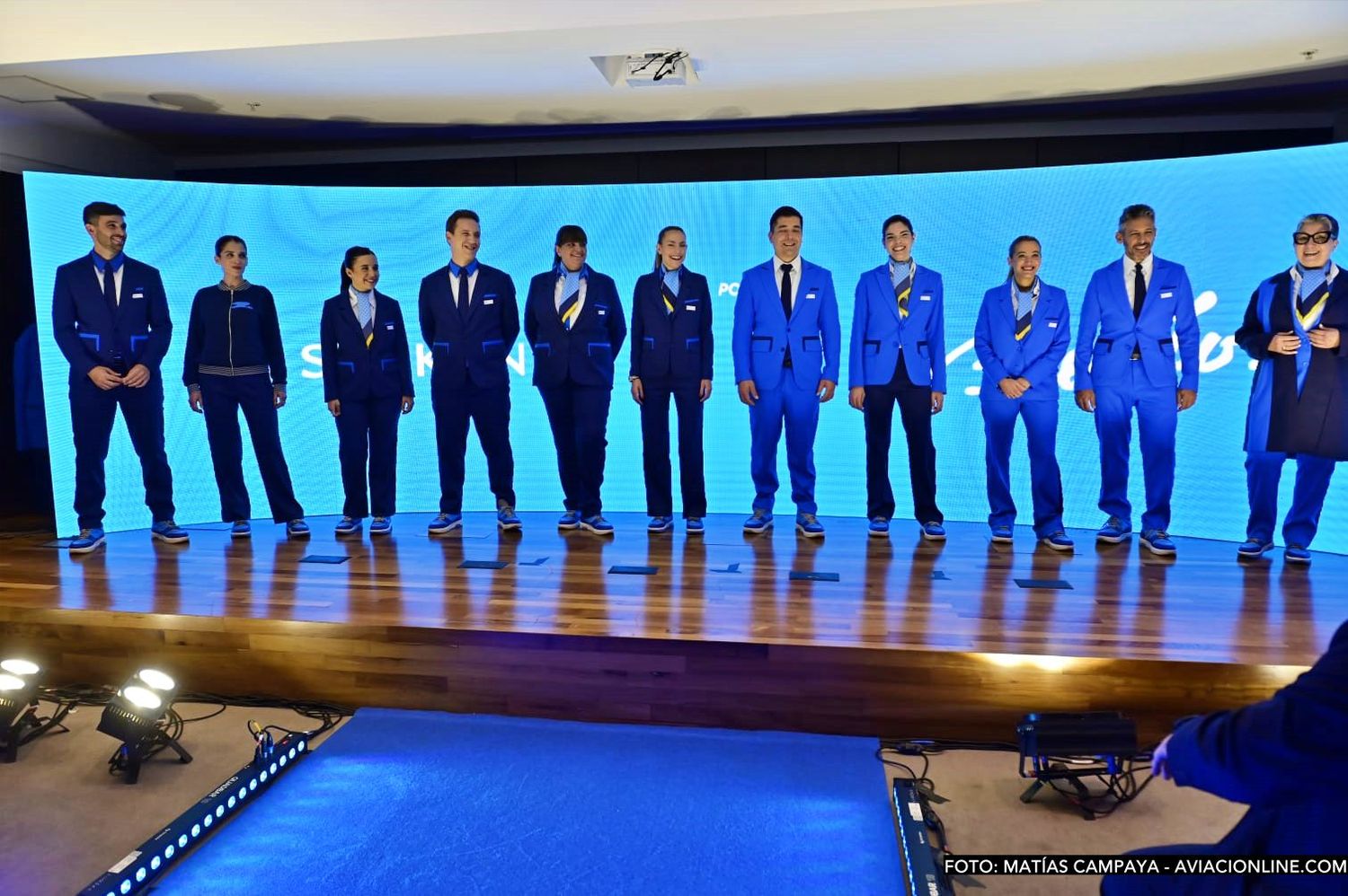 Aerolíneas Argentinas presentó sus nuevos uniformes diseñados por Benito Fernández y Ricky Sarkany