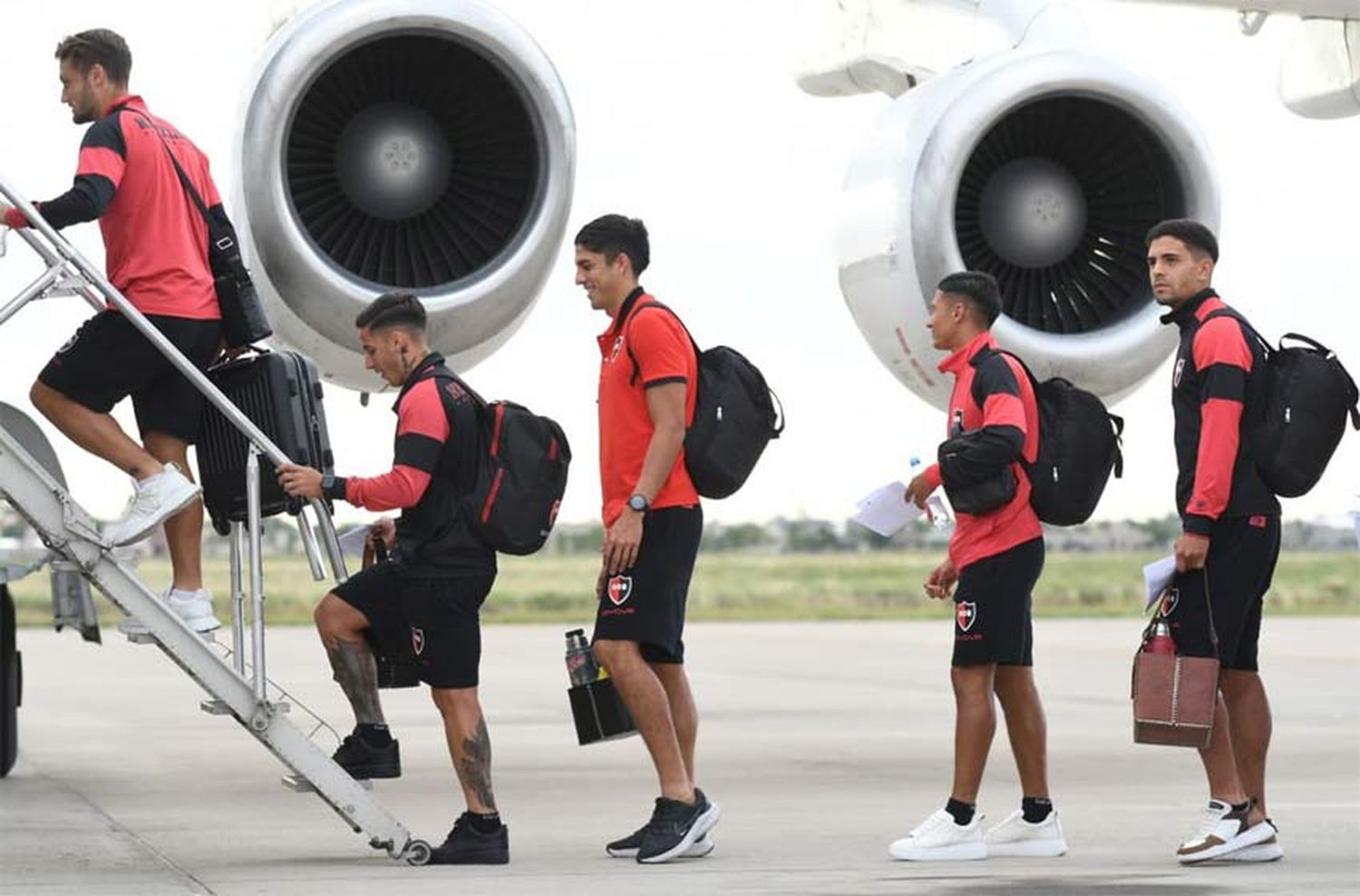 Se viene el debut copero: Newells viajó a Chile con dos ausencias de peso