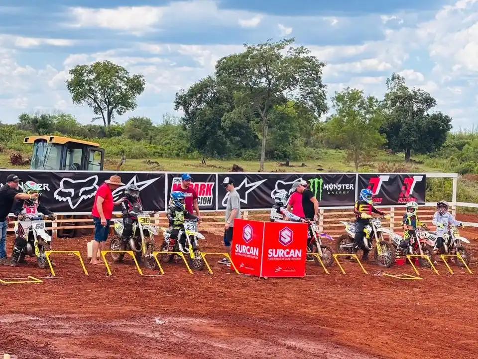 Gran desempeño Valentino Bogue en una fecha única de motocross en Misiones