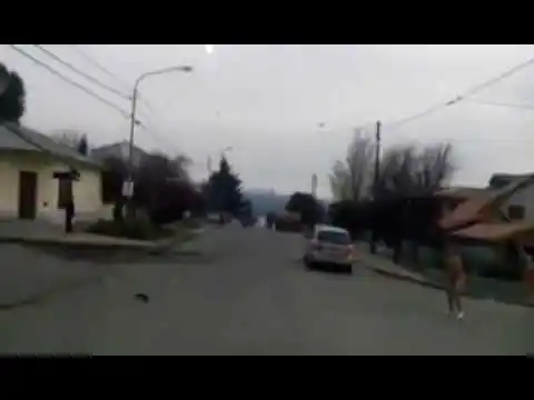Lo descubrió el marido de su amante y huyó desnudo
