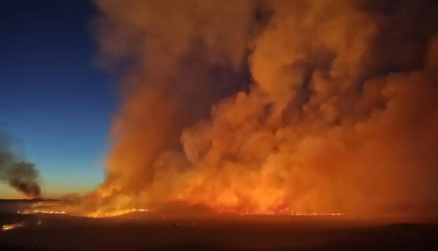 Los bomberos no pudieron contener el fuego.