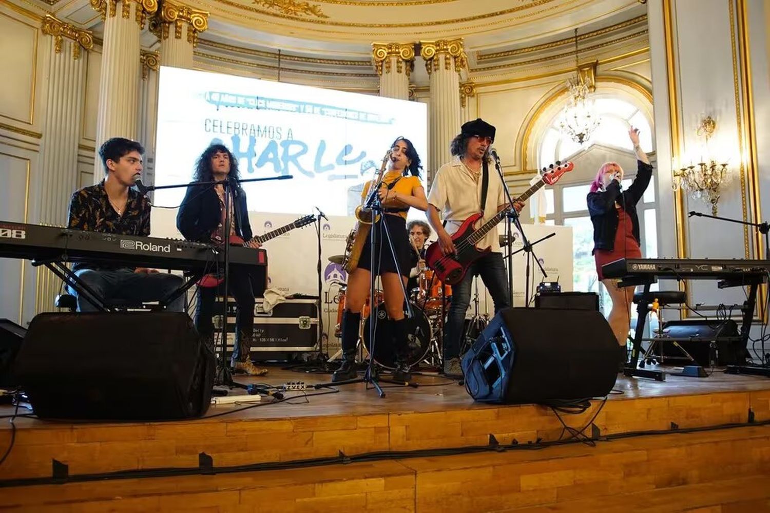 Zorrito Von Quintiero y Fernando Samalea, protagonistas y líderes de la banda que homenajeó a Charly García en la Legislatura Porteña (Fotos: Gentileza Prensa)