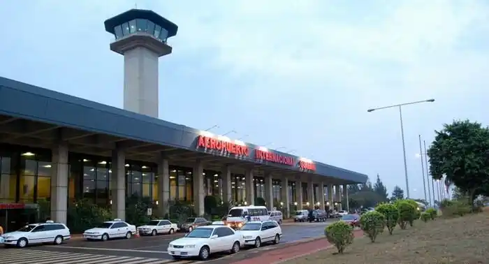 Paraguay aparta a funcionarios por el caso de avión venezolano con tripulación iraní