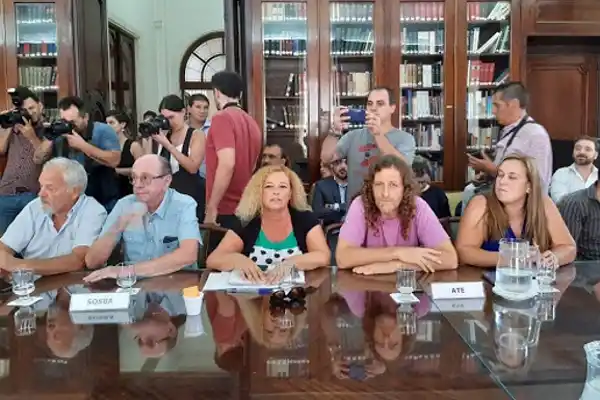 Comienza a complejizarse el panorama gremial en la Provincia: Estatales volvieron a rechazar la oferta de Kicillof