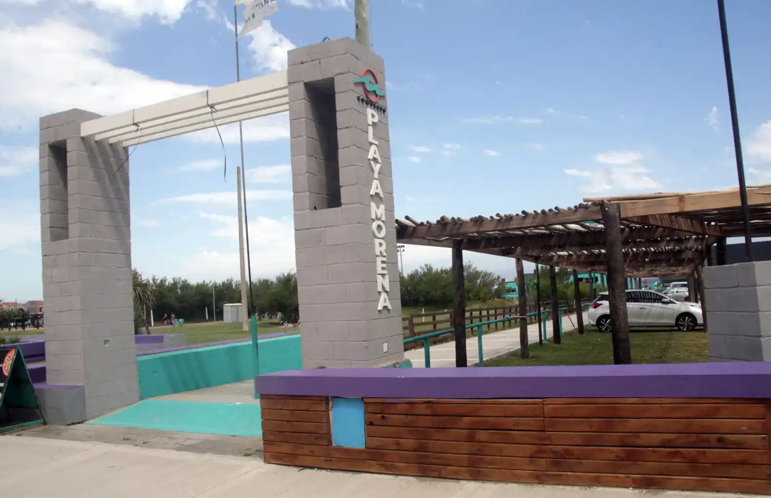 Escenario de la golpiza, el estacionamiento del complejo turístico