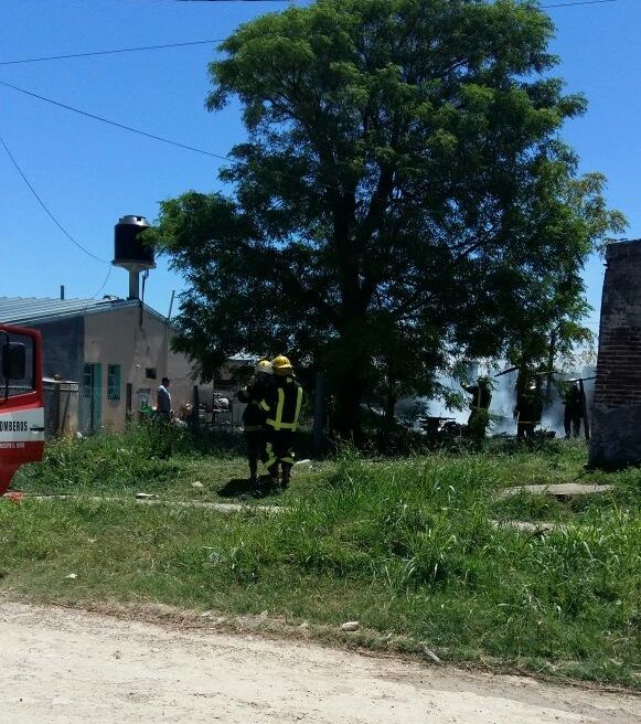 Se quemó una casa prefabricada en madera