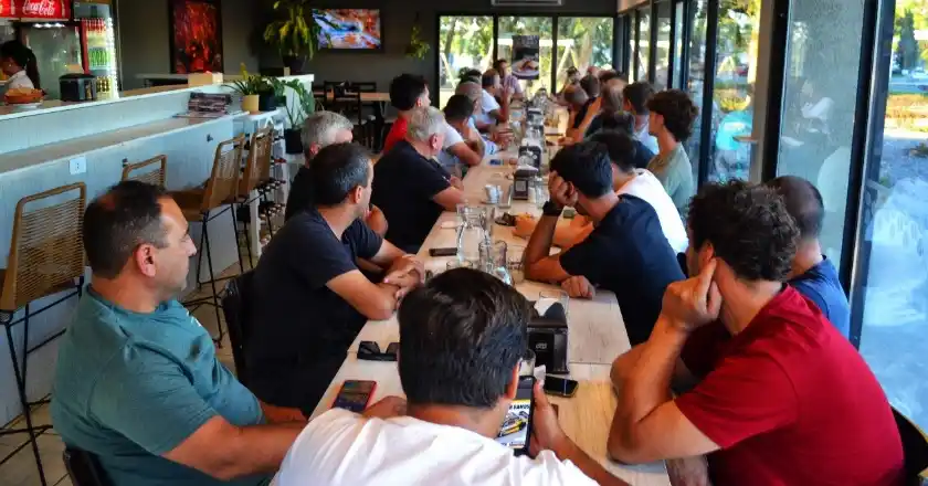 FOTO DANIEL ERREGUERENA Hubo reunión en Balcarce.