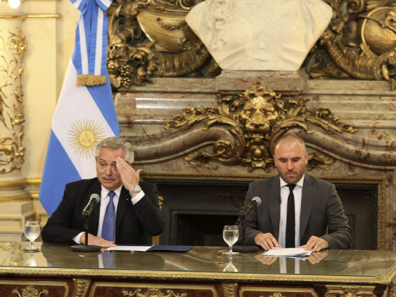Fernández y Guzmán anunciaron bonos para trabajadores no registrados y jubilados