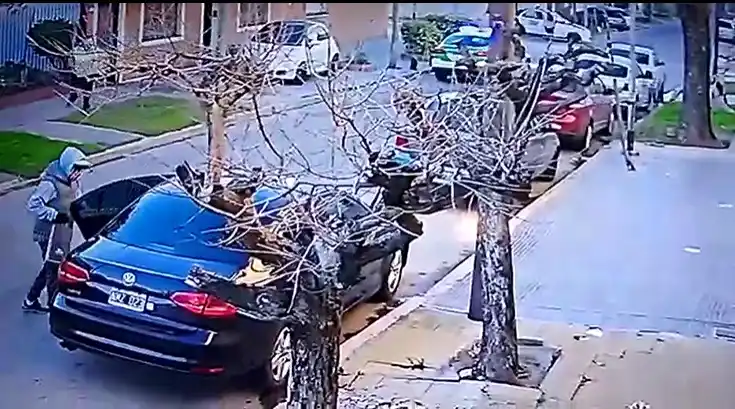 Un expresidente de Chacarita fue amenazado con una ametralladora durante una violenta entradera en San Martín