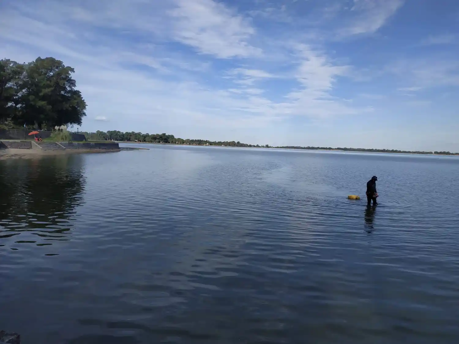 ¡Eureka¡: Se proliferan los buscadores de oro en aguas de laguna de Chascomús